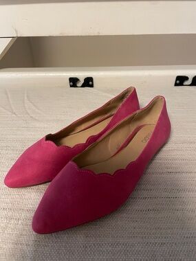 Scalloped Pointed Flats in Bright Pink